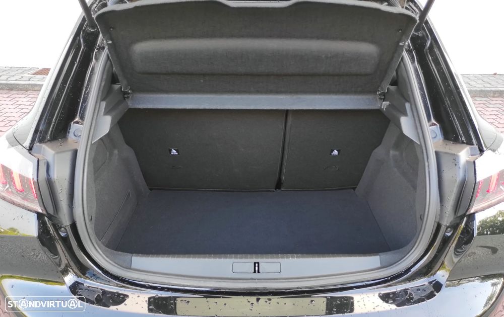 Peugeot e-208 GT - 41