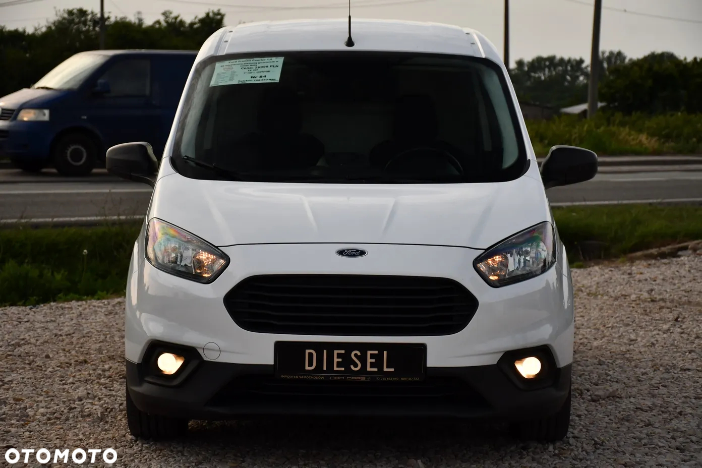 Ford Transit Courier - 14