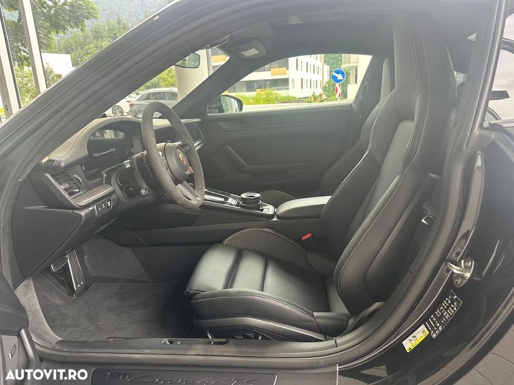 Porsche 911 Carrera 4 GTS PDK - 14