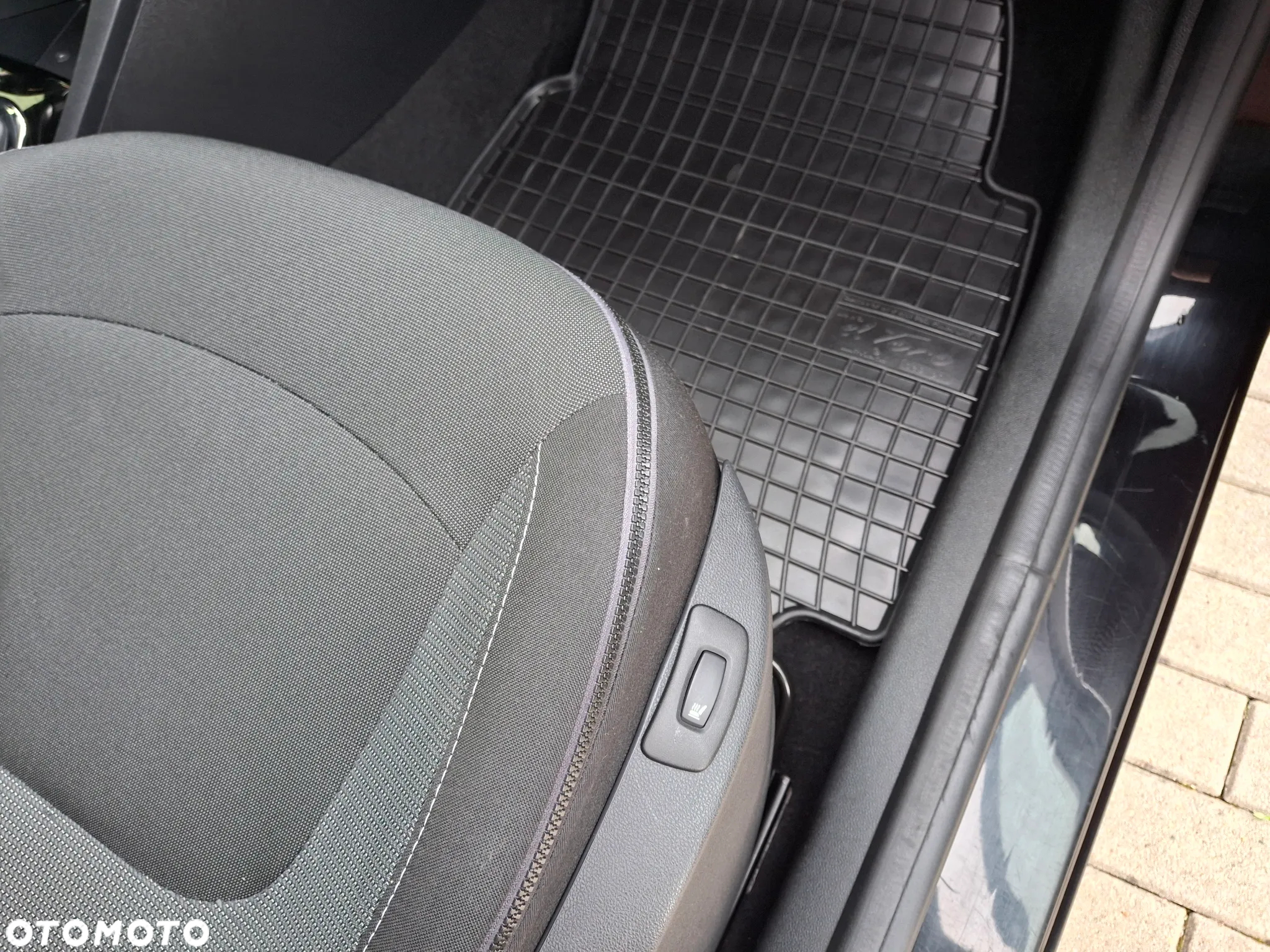 Renault Captur 1.2 Energy TCe Initiale Paris EDC - 33