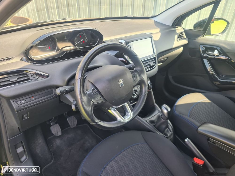 Peugeot 208 1.2 PureTech Signature - 5