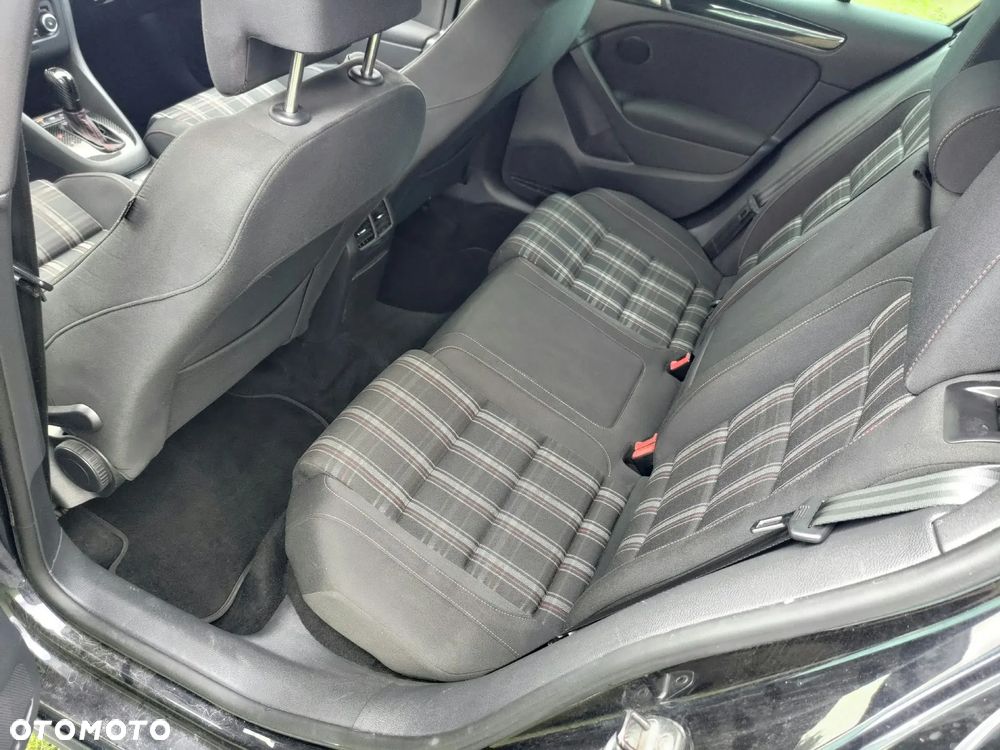 Volkswagen Golf - 11