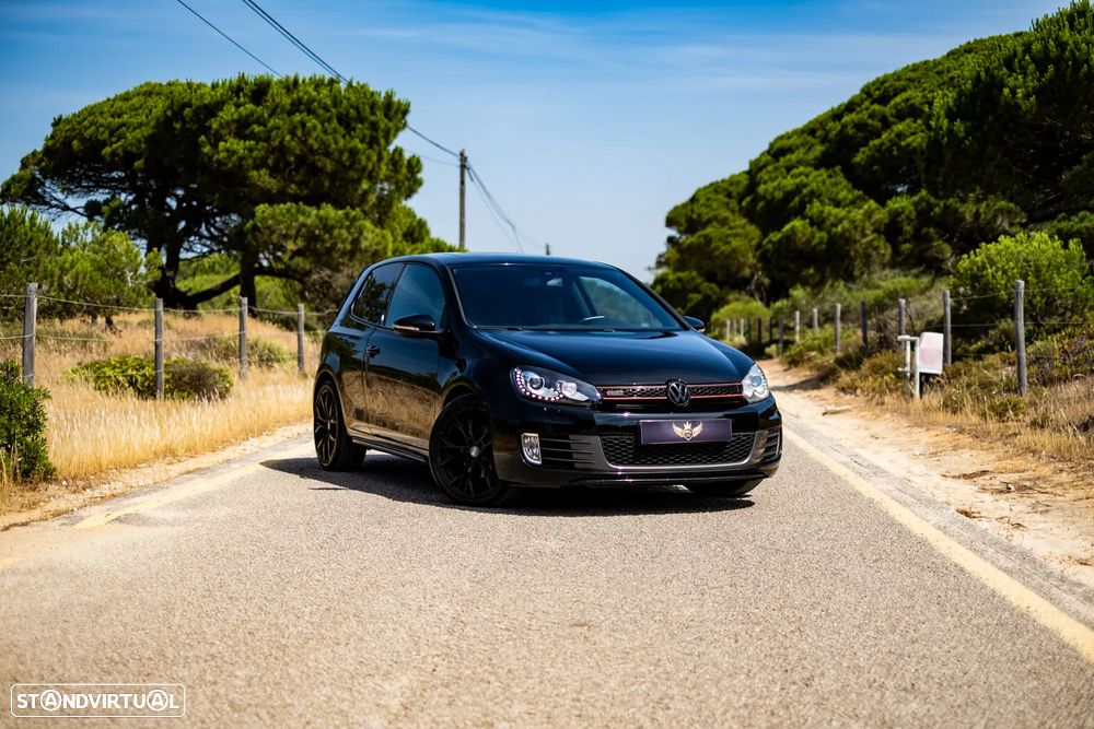 VW Golf 2.0 GTI DSG adidas - 1