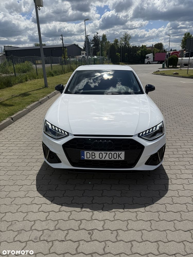 Audi A4 2022 photo 2