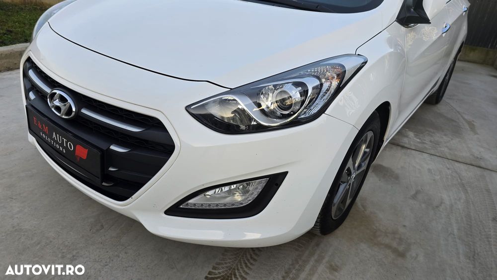 Hyundai i30 blue 1.6 CRDi YES! Gold - 6