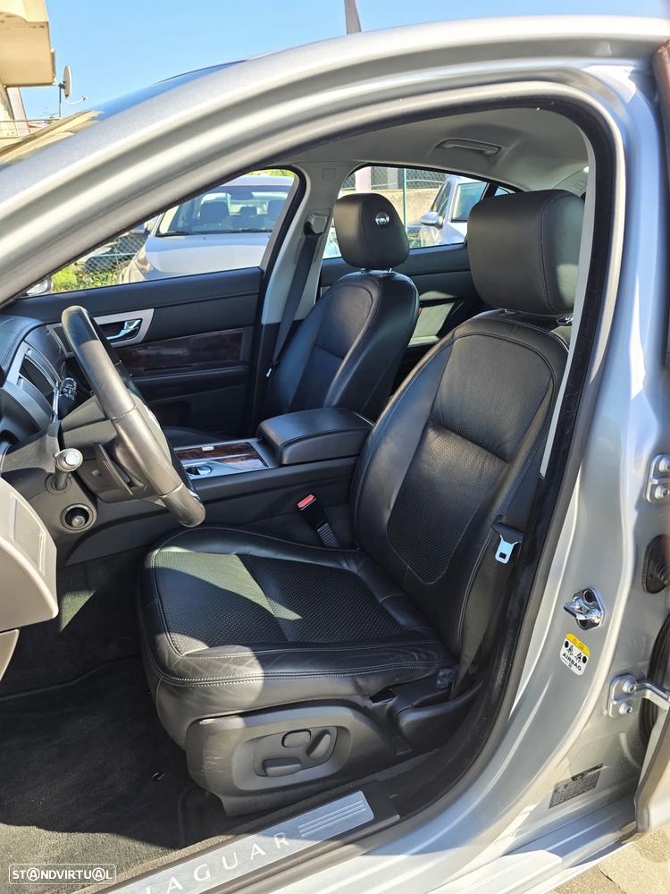 Jaguar XF 3.0 D V6 S Premium Luxury - 27