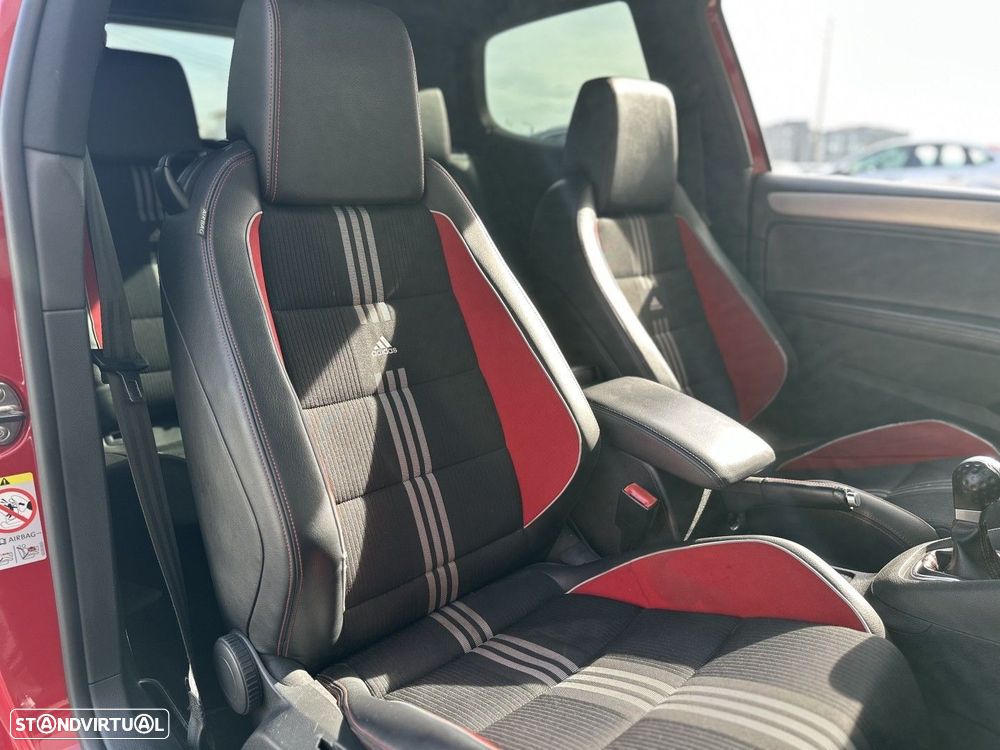 VW Golf 2.0 GTI DSG adidas - 17