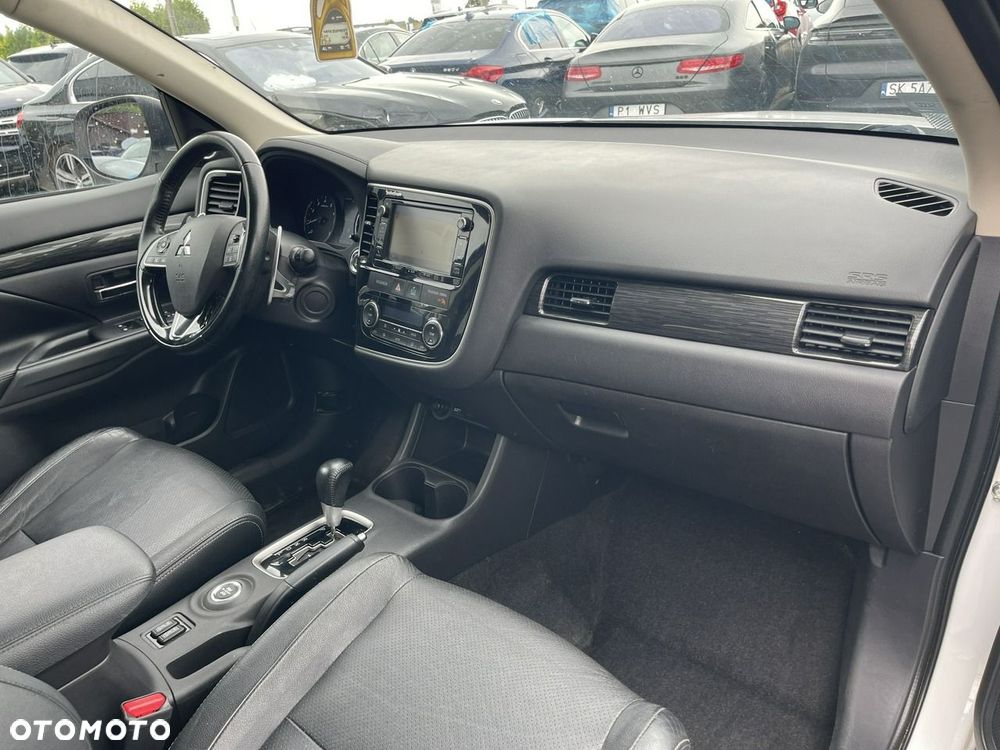 Mitsubishi Outlander - 8