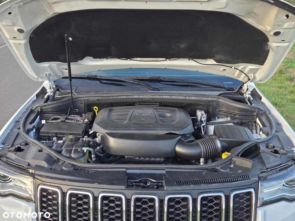 Jeep Grand Cherokee - 24