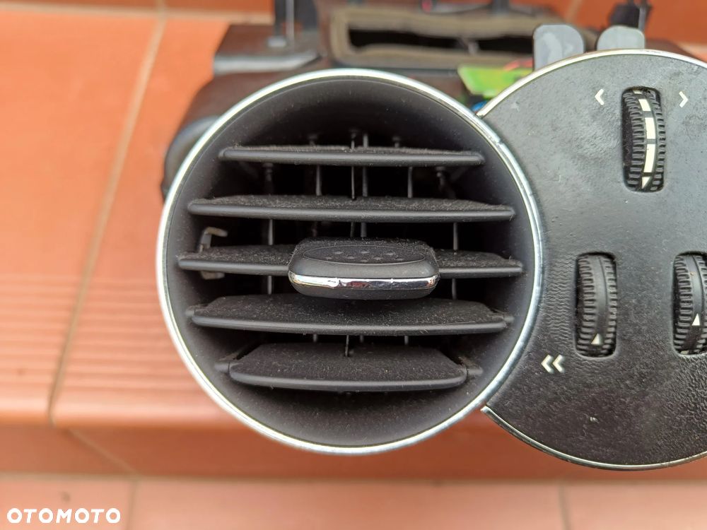 MERCEDES W209 CLK ŚRODKOWA KRATKA NAWIEWU CZARNA - 5
