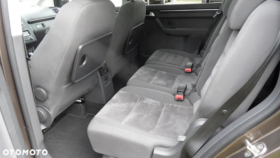 Volkswagen Touran 2.0 TDI DPF Highline DSG - 14