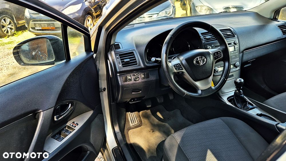 Toyota Avensis - 32