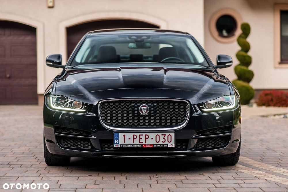 Jaguar XE 2.0 T Prestige - 3