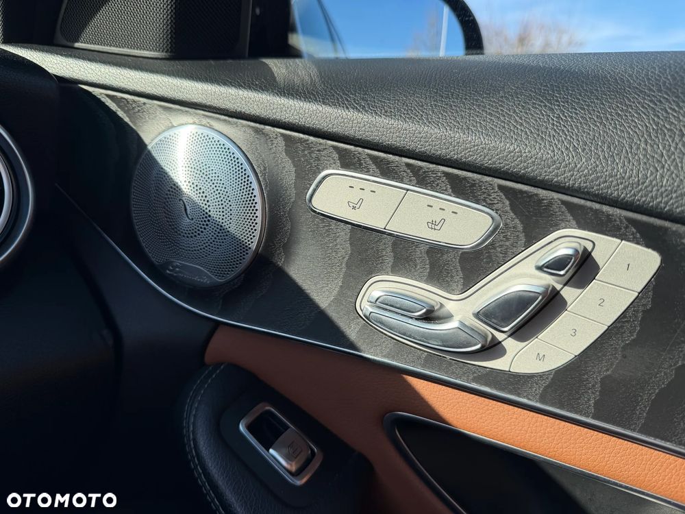 Mercedes-Benz Klasa C 220 d 4Matic 9G-TRONIC AMG Line - 24