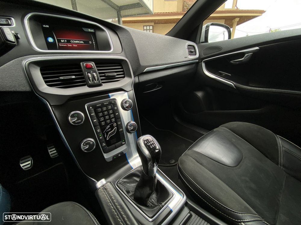 Volvo V40 D2 R Design - 6