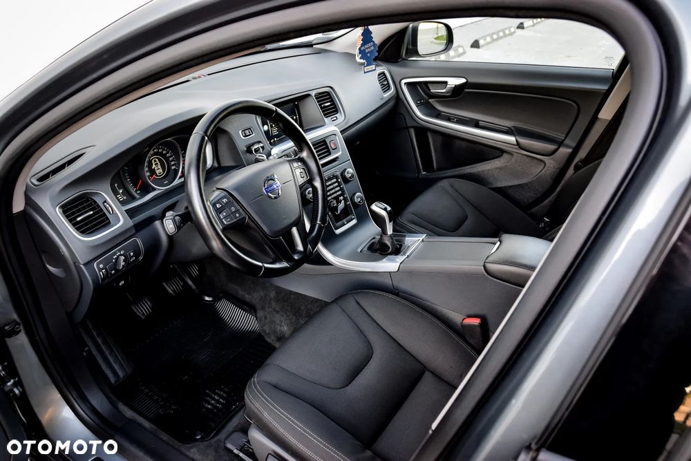 Volvo V60 D3 Drive-E Momentum - 5