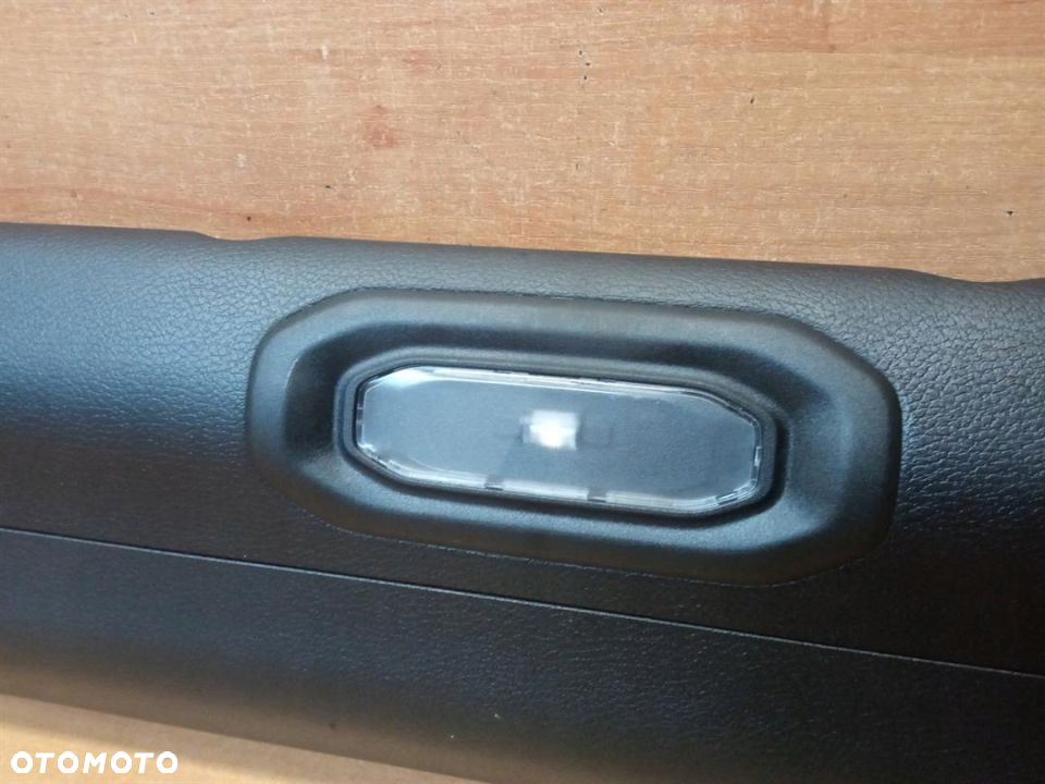 LAMPKA PODSUFITKI JEEP WRANGLER JL IV 6BR70TX7AD - 2