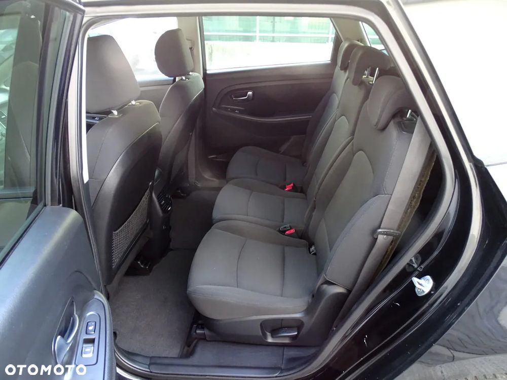 Kia Carens 1.6 GDI Attract - 14