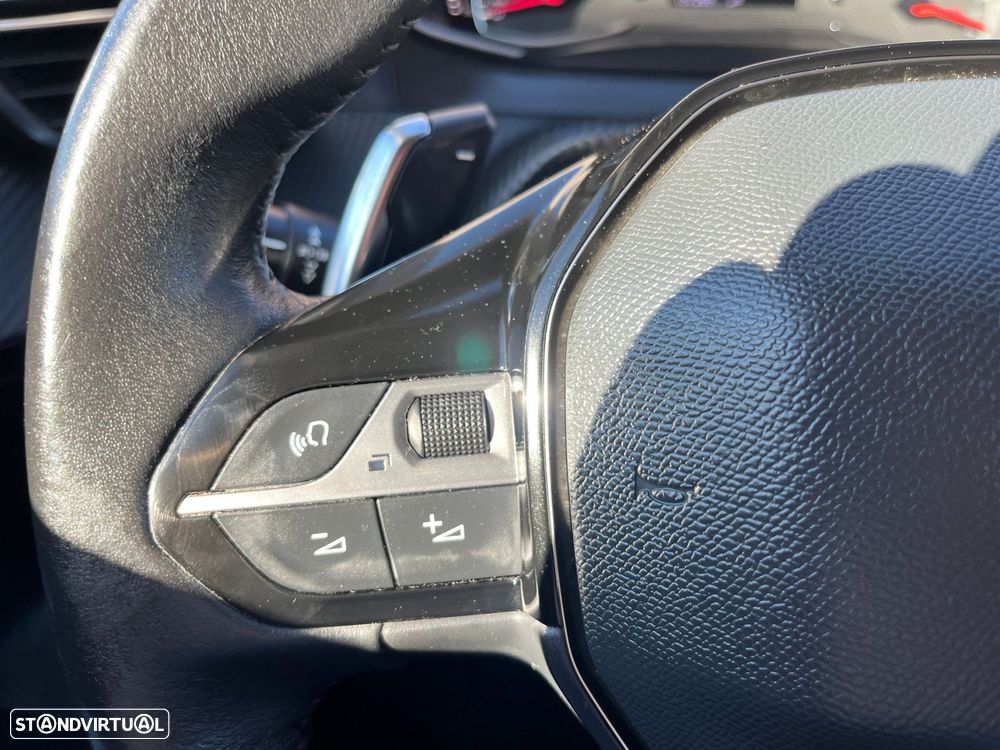 Peugeot 2008 1.5 BlueHDi Allure EAT8 - 18