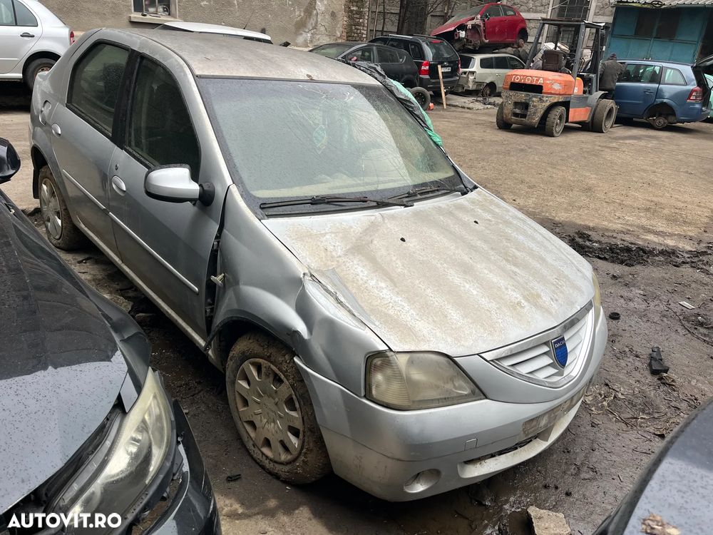 Dezmembrez Dacia Logan 1 gri argintiu 1,6 16V 77kw 105cp 84.000KM - 2