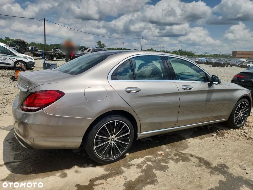 Mercedes-Benz Klasa C 300 9G-TRONIC - 4
