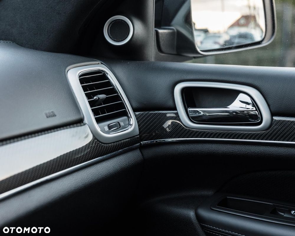 Jeep Grand Cherokee - 30