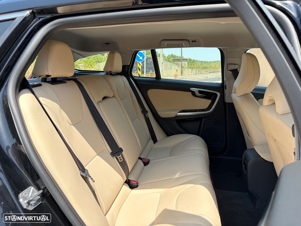 Volvo V60 2.0 D2 Momentum - 14