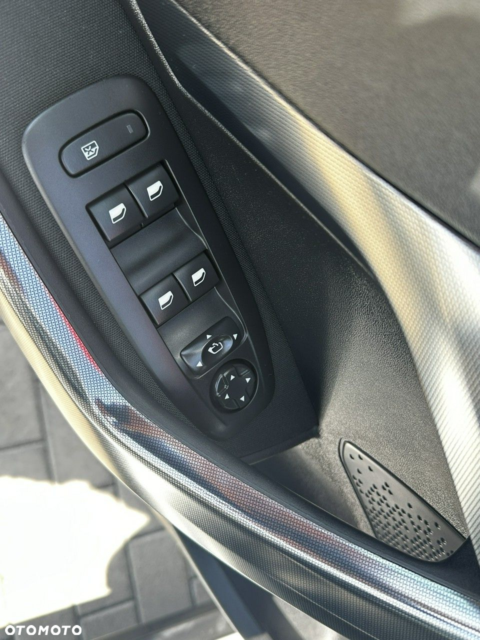 Peugeot 2008 1.2 Pure Tech Allure S&S - 15