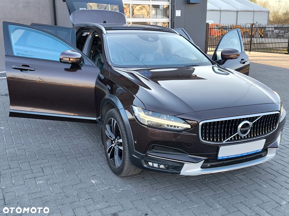 Volvo V90 Cross Country - 16