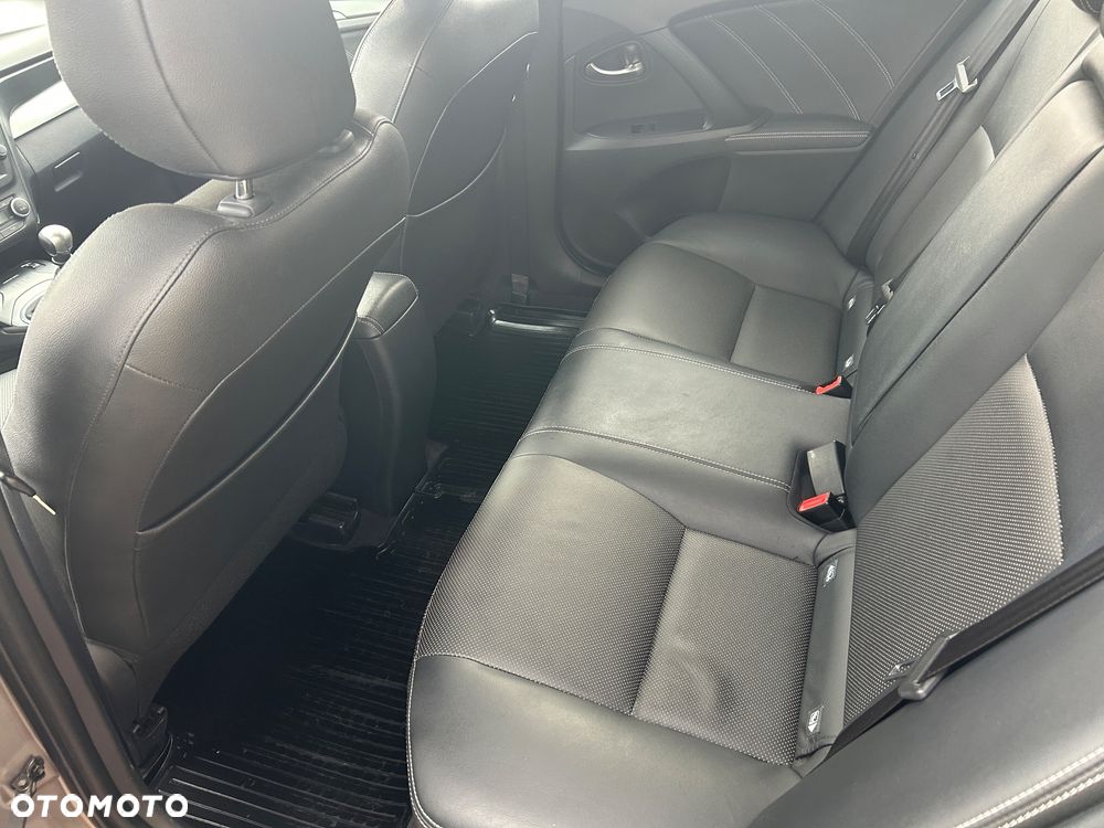 Toyota Avensis - 11