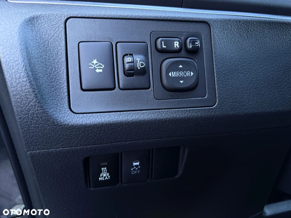 Toyota Verso 1.6 D-4D Prestige 7os - 32