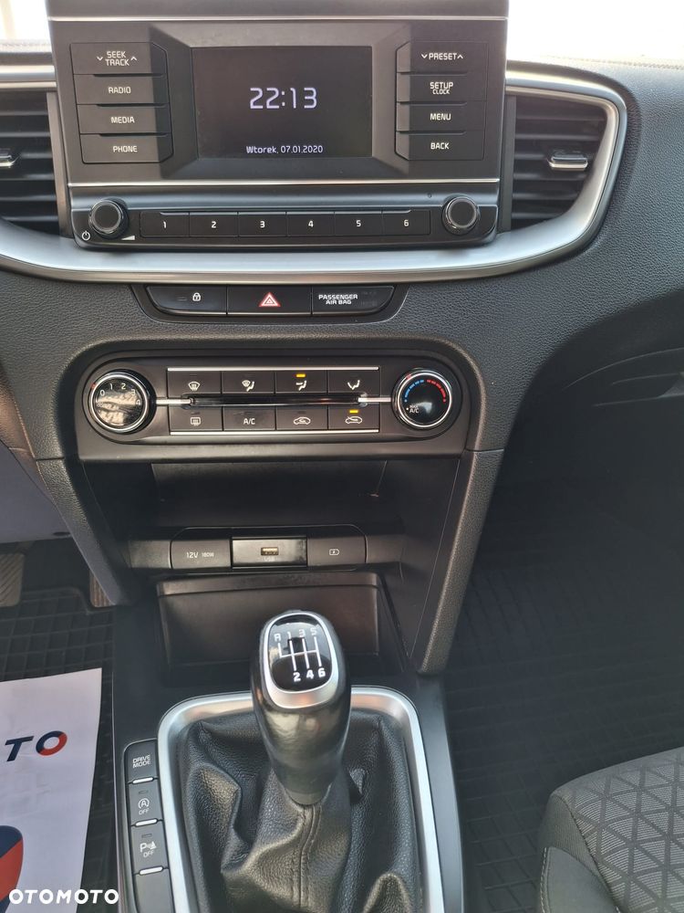 Kia Ceed 1.6 CRDi mHEV M - 21