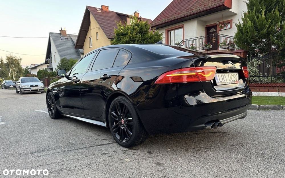 Jaguar XE 2.0 D R-Sport - 5
