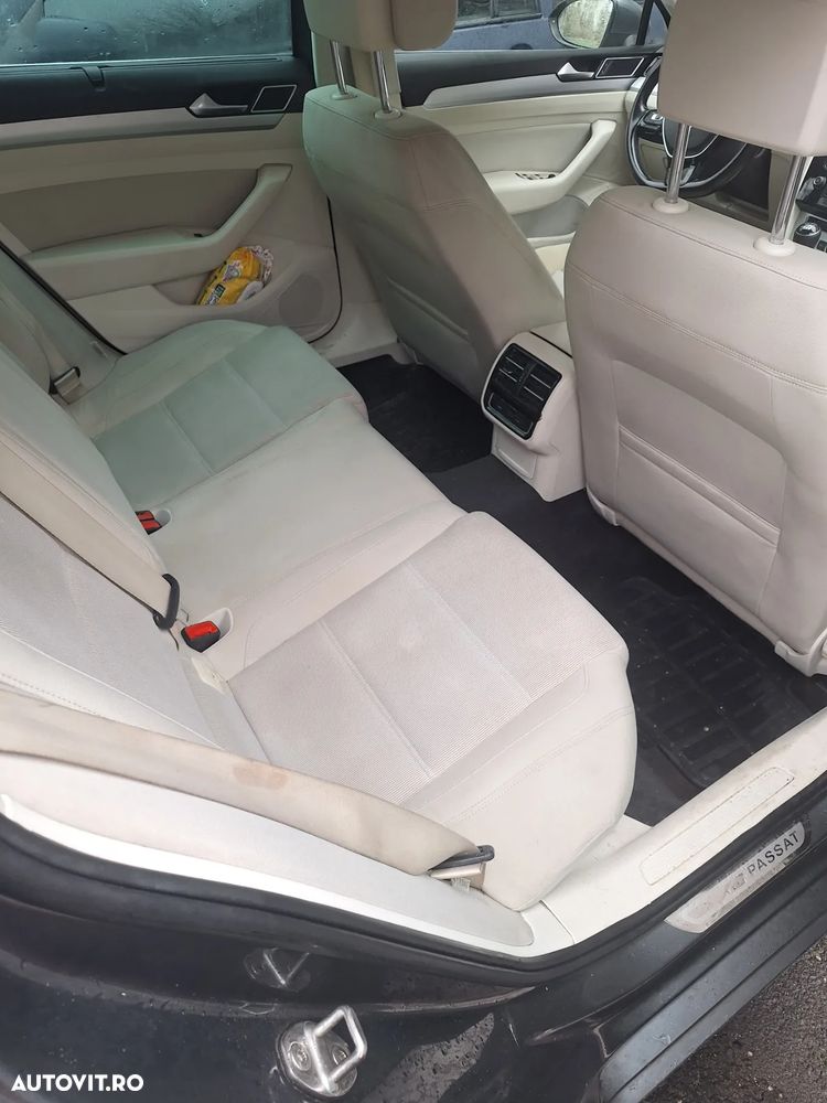 Volkswagen Passat Variant 1.6 TDI (BlueMotion Technology) Comfortline - 11