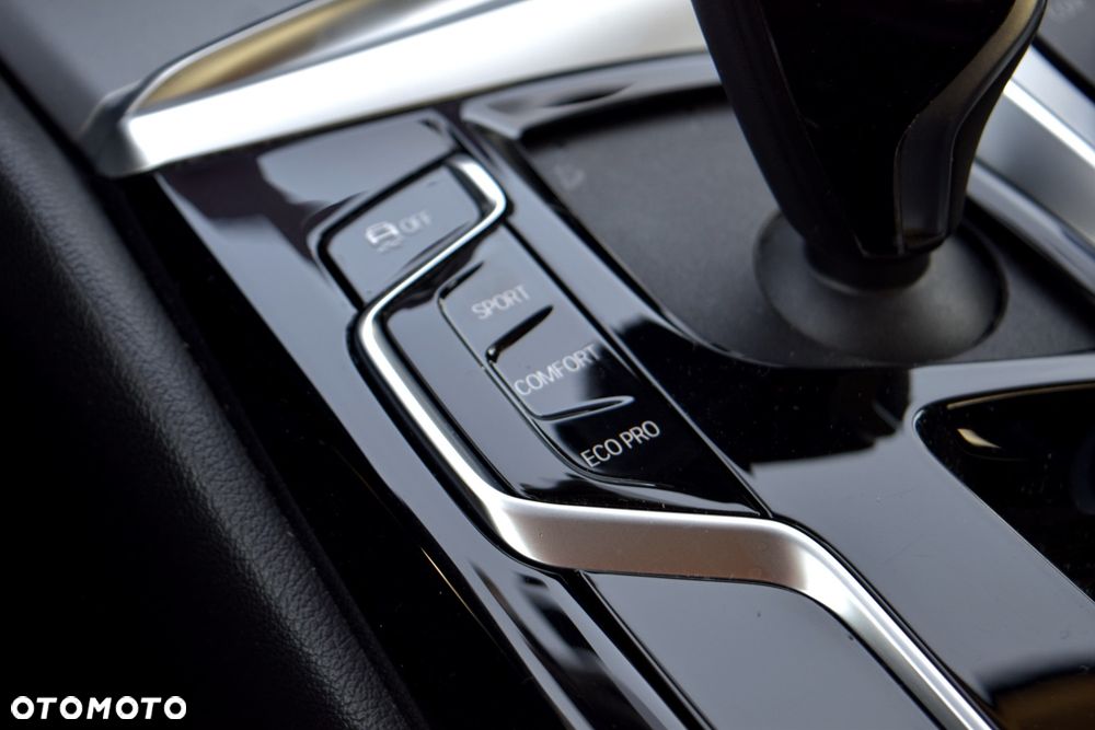 BMW Seria 5 530i xDrive Luxury Line sport - 22