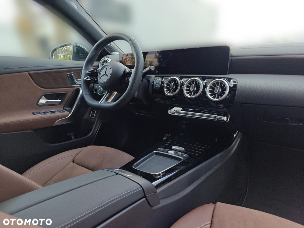 Mercedes-Benz CLA - 12