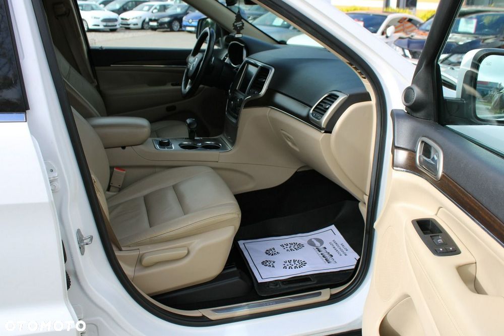 Jeep Grand Cherokee - 21