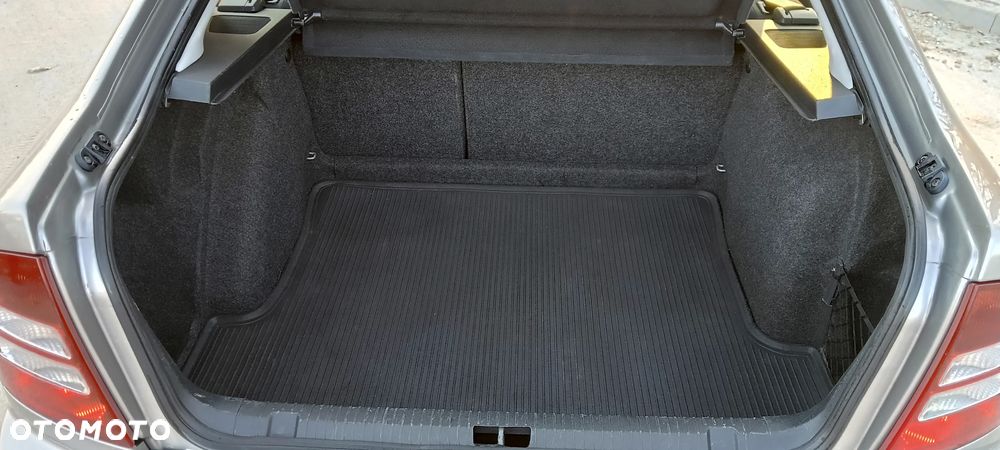 Skoda Octavia 1.6 Tour Classic - 14