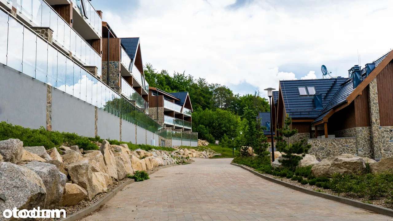 Nowoczesne apartamenty z tarasami i widokiem na góry – Kras Resort