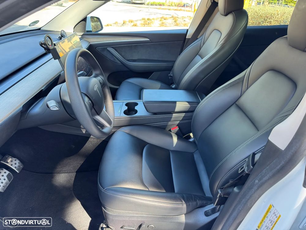 Tesla Model Y - 12