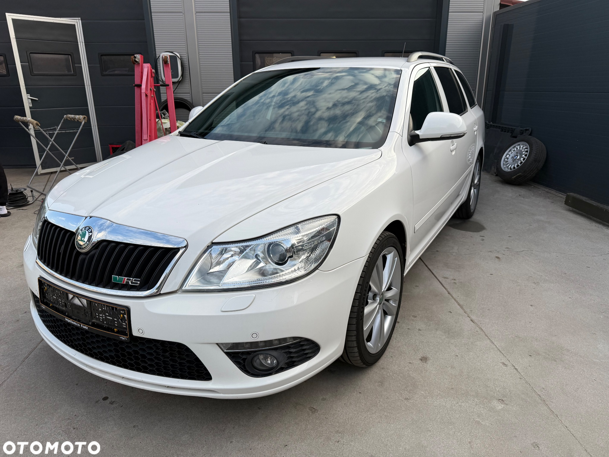 Skoda Octavia Combi 2.0 TDI DPF RS - 8