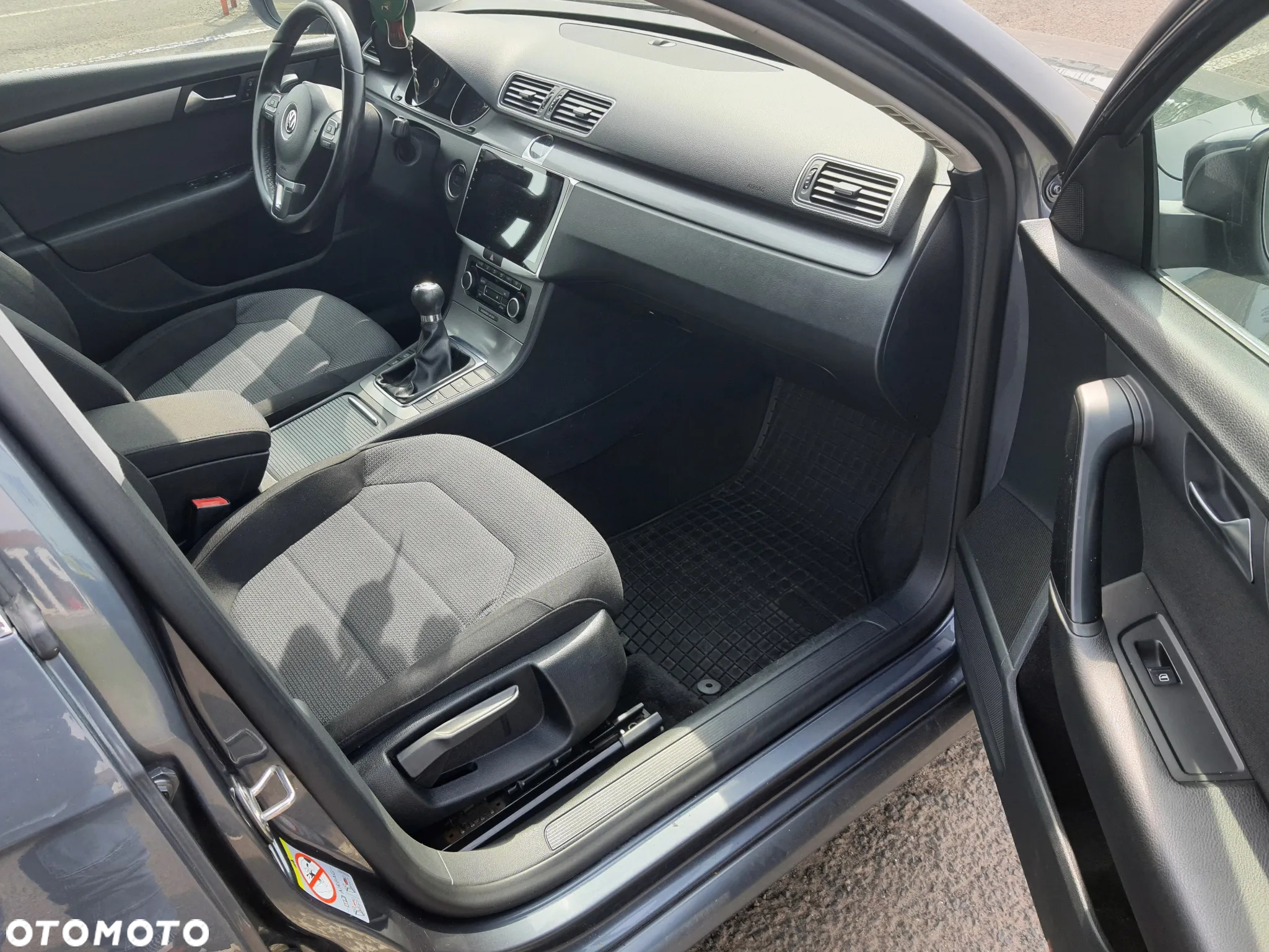 Volkswagen Passat 1.6 TDI DPF BlueMot Comfortline - 22
