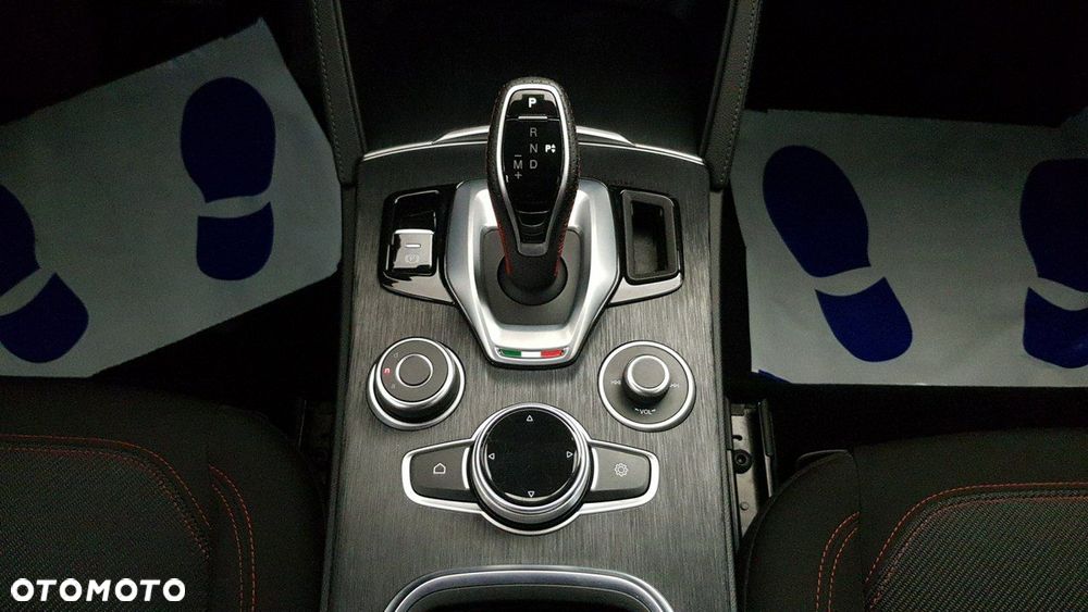 Alfa Romeo Stelvio - 21