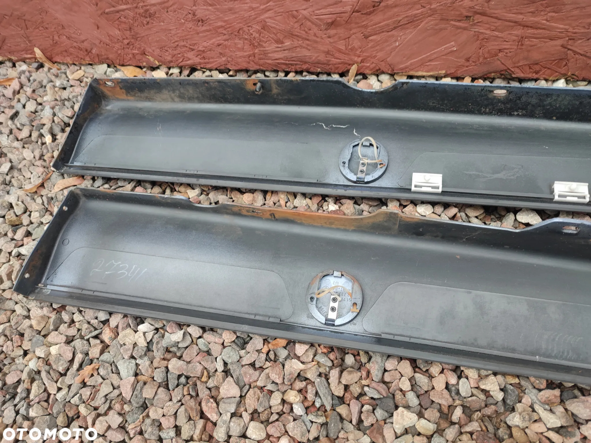 BMW E36 SEDAN / TOURING / COUPE / CABRIO ORYGINALNE NAKŁADKI NA PROGI LEWA / PRAWA POLIFT + ZAŚLEPKI DO MALOWANIA O NR. 51 71 9 067 380 / 51 71 9 067 381 / 51 71 8 190 707 / 51 71 8 190 708 OEM W BARDZO DOBRYM STANIE - 19