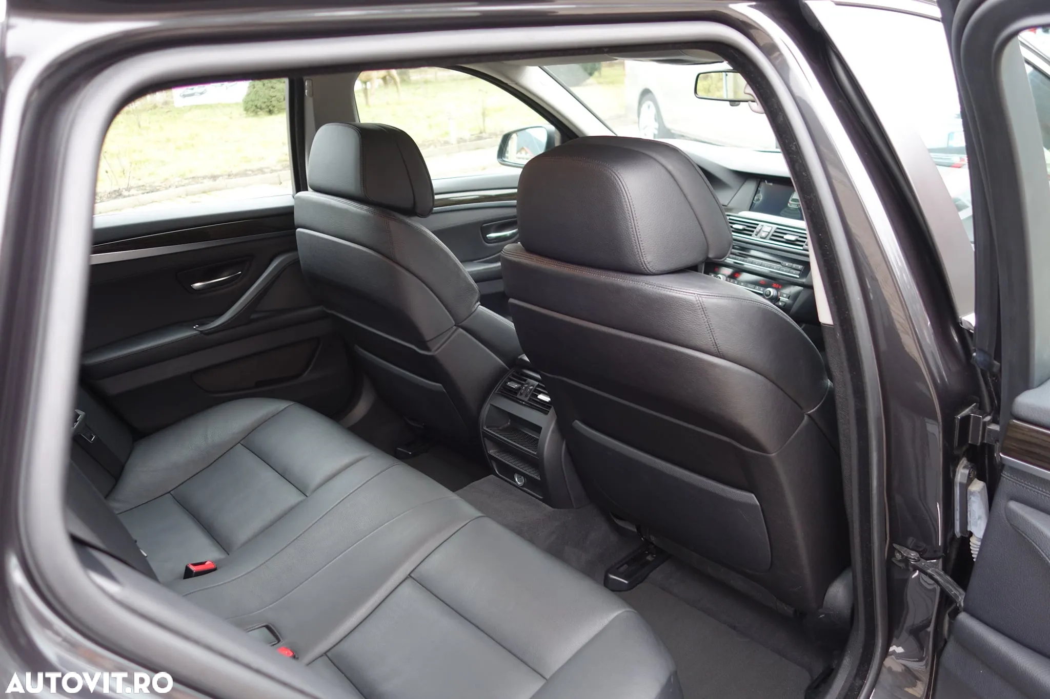 BMW Seria 5 530d xDrive Touring Aut. Luxury Line - 36