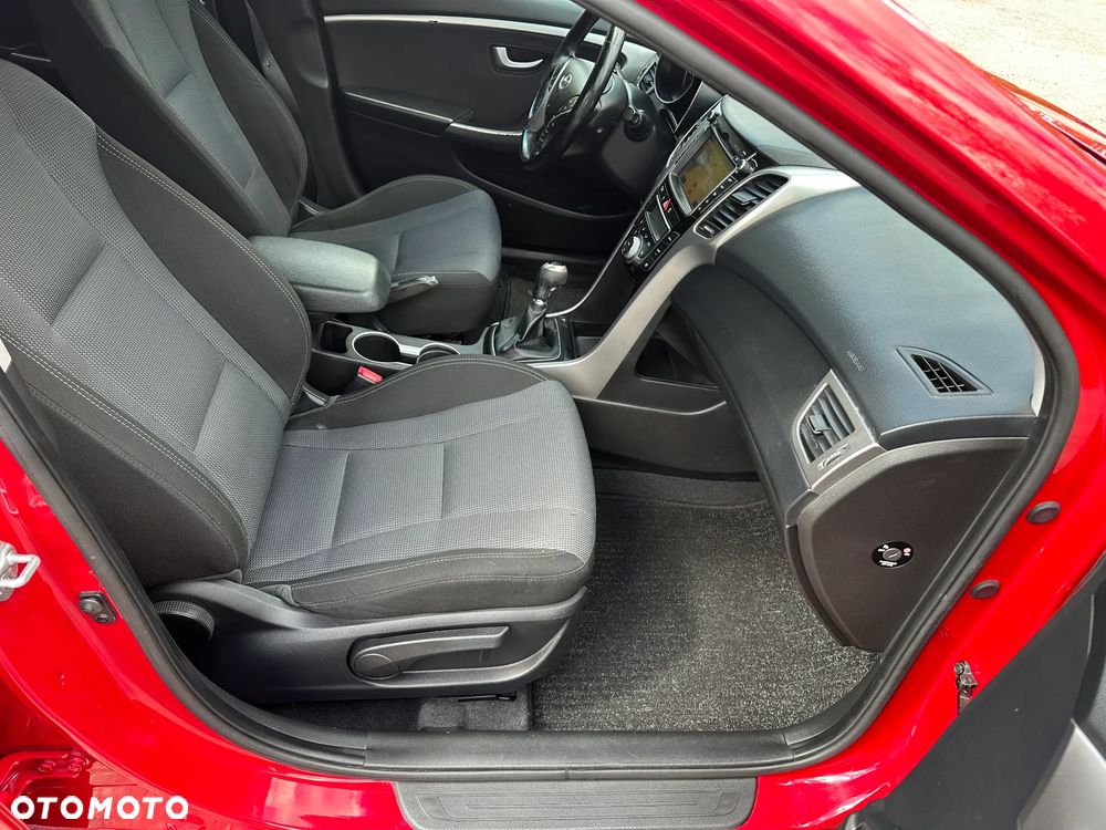Hyundai i30 blue Kombi 1.4 YES Gold - 23