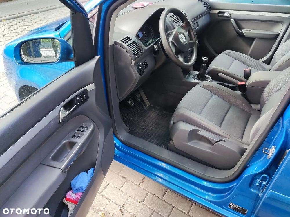 Volkswagen Touran 1.6 FSI Basis - 22