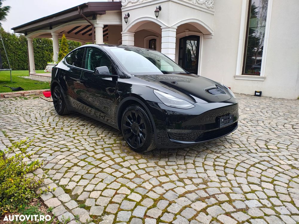 Tesla Model Y Long Range Dual Motor AWD - 3