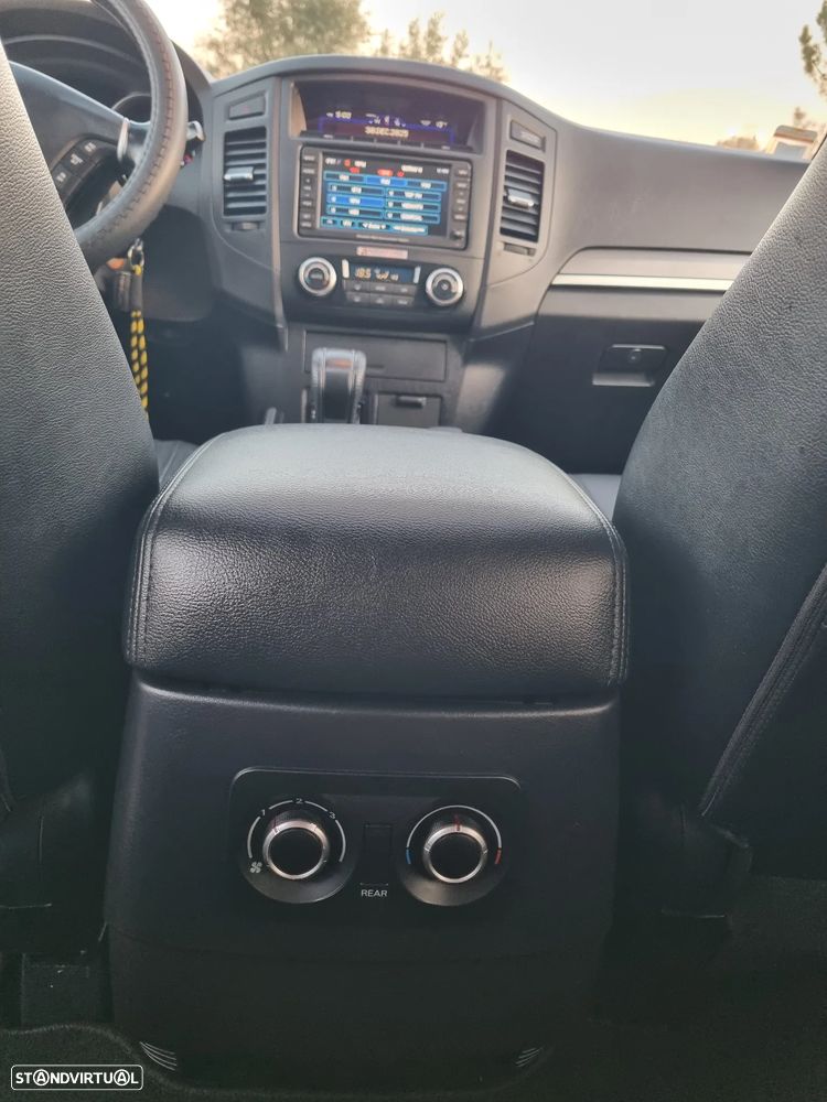 Mitsubishi Pajero - 11