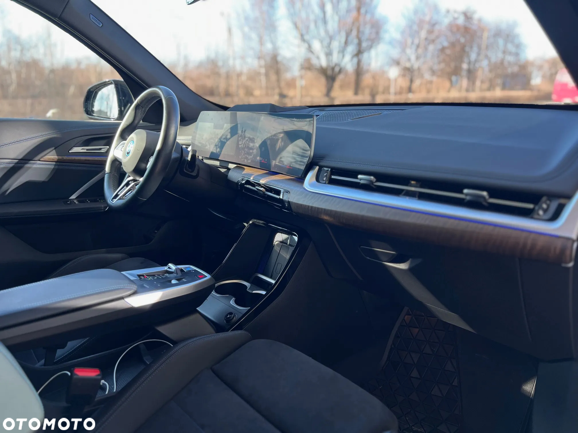 BMW iX1 xDrive30 66.5kWh M Sport - 9